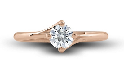 Bague de fiançailles en diamant Gracieuse or rose 18k, étreinte nord-sud par quatre griffes