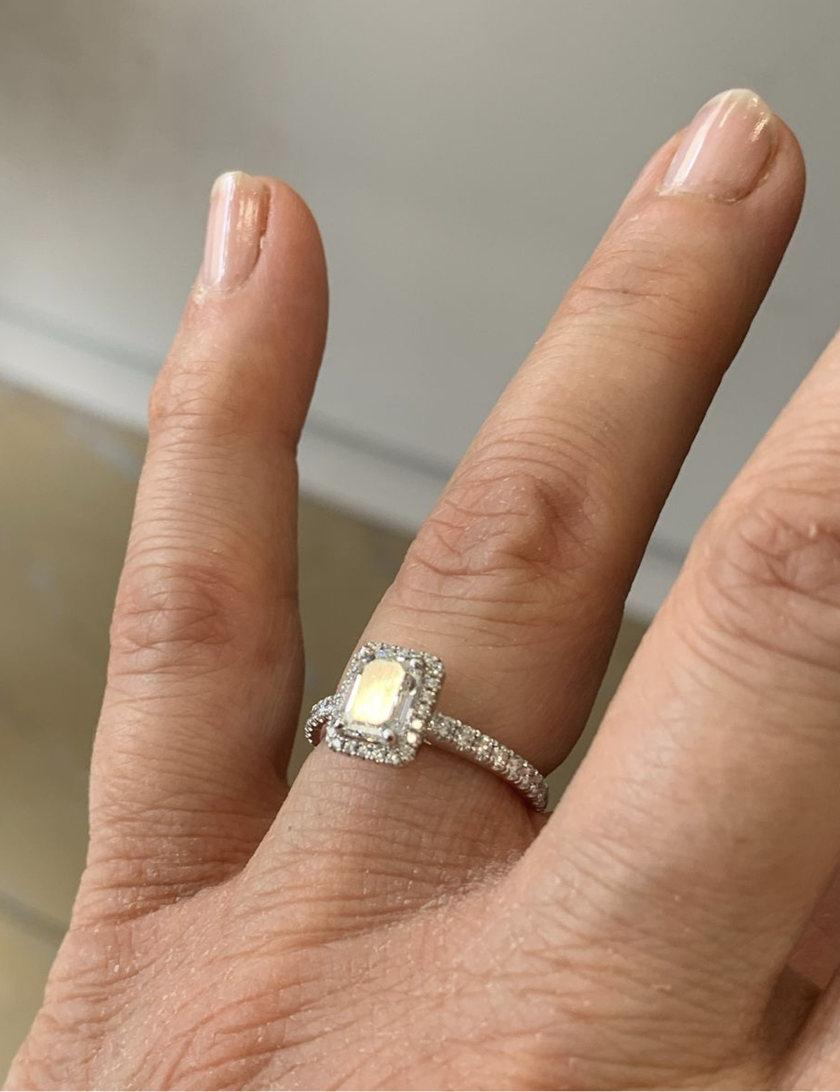 Bague émeraude entourée de diamants