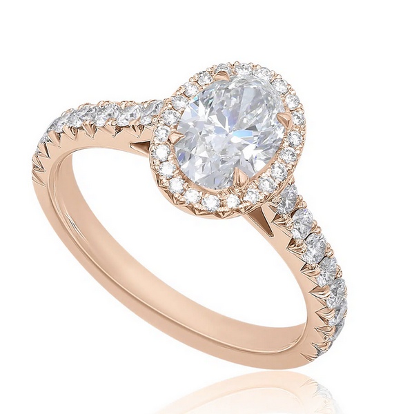 Bague de fiançailles ovale Exquise en or rose 18k à halo et épaulée de 40 diamants GVS (0,43 carat au total). 1 759 € HT (hors prix du diamant central ovale) — octobre 2025