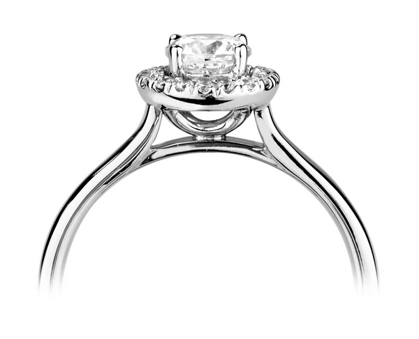 Bague de fiançailles en platine avec halo serti de diamants. Modèle Éblouissante.