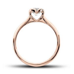 Solitaire en or rose et diamant avec chaton en forme de cœur. Modèle Romantique.