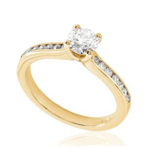 Rayonnante : Bague de fiançailles en or rose 18k, sertie diamants G/VS. Épaules serties rail 14 diamants G/VS total 0.16 carats.