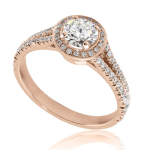 Majestueuse : Bague de fiançailles en or rose 18k, halo sur anneau fendu et pavé. Halo et épaules serties 58 diamants G/VS total 0.31 carats.