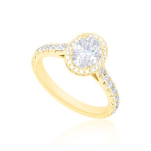 Exquise : Bague de fiançailles ovale en or jaune 18k à halo et épaulée de diamants. Halo et épaules serties 40 diamants G/VS total 0.41 carats.