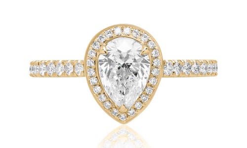 Bague diamant poire en or jaune 18k à halo et épaulée de diamants. Modèle Passionnée.