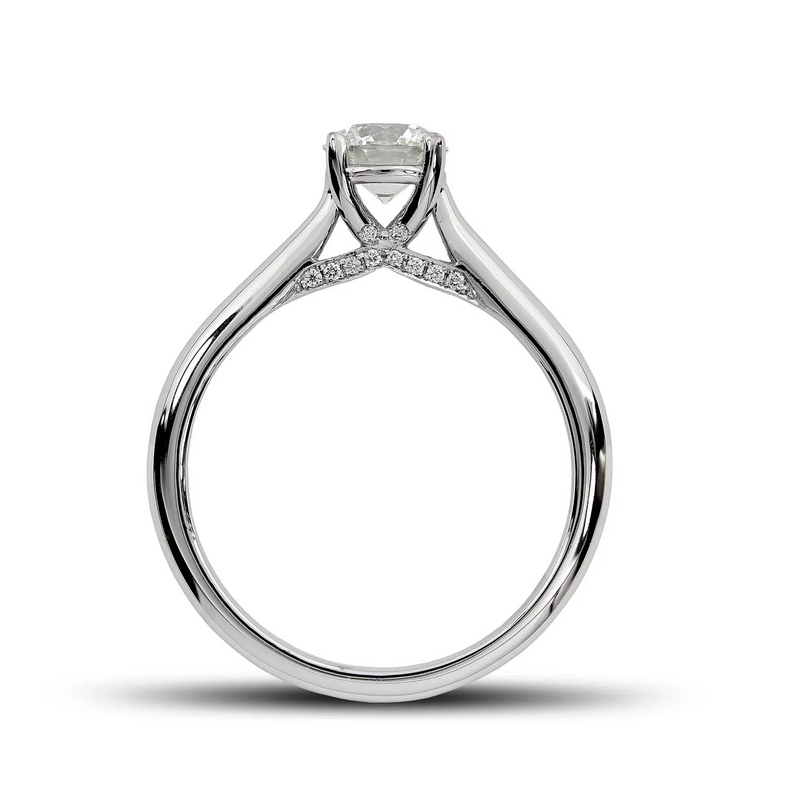 Bague de fiançailles Délicate en or blanc 18k au pavage latéral (modèle présenté avec un diamant de 0,50 carat)