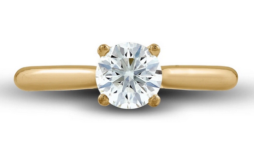 Bague de fiançailles solitaire en or jaune et diamant. Modèle Délicate.