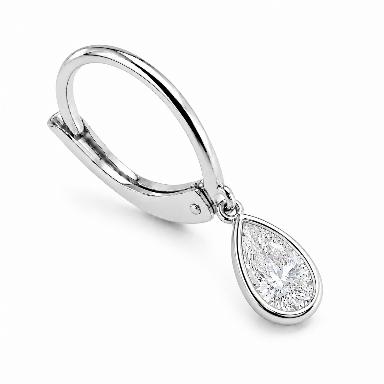 Boucles d'oreilles dormeuses Choyées en diamant taille poire serti clos
