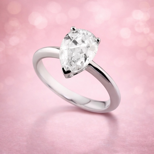 Bague diamant en platine. Modèle Poire Classique.