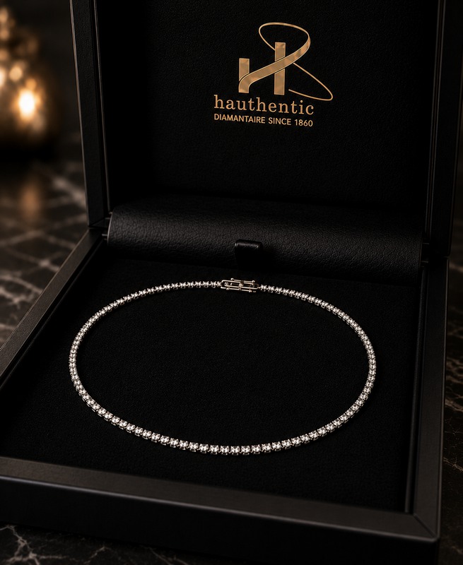 Collier tennis en diamant présenté dans son écrin Hauthentic