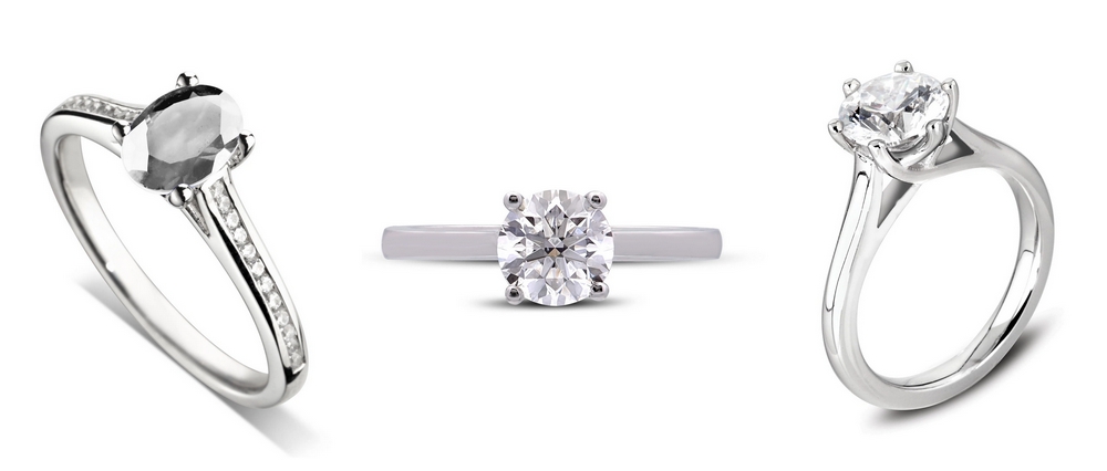 Trois modèles de bagues de fiançailles en diamant et or blanc.