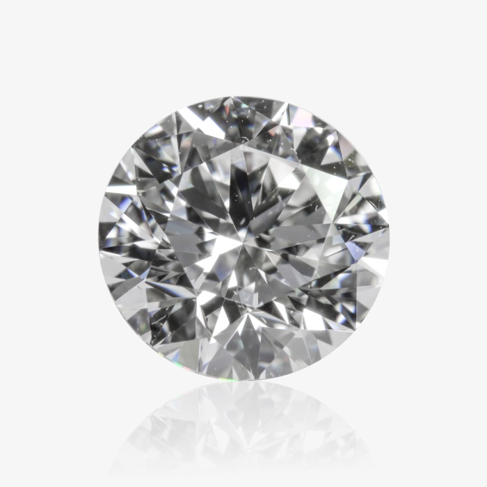 Le diamant rond est le diamant le plus populaire. Il est très apprécié pour sa brillance exceptionnelle et orne de très nombreuses bagues de fiançailles.