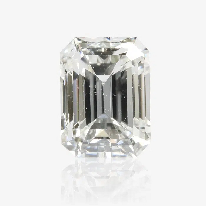 Diamant taille émeraude à 57 facettes