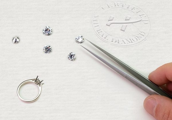 Sélection de diamants pour bague de fiançailles Hauthentic