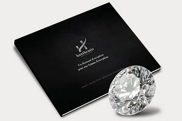 Document Diamond Passport Hauthentic retraçant le parcours de votre diamant depuis son extraction jusqu'à son sertissage.