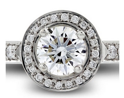 Modèle de bague de fiançailles halo en diamant