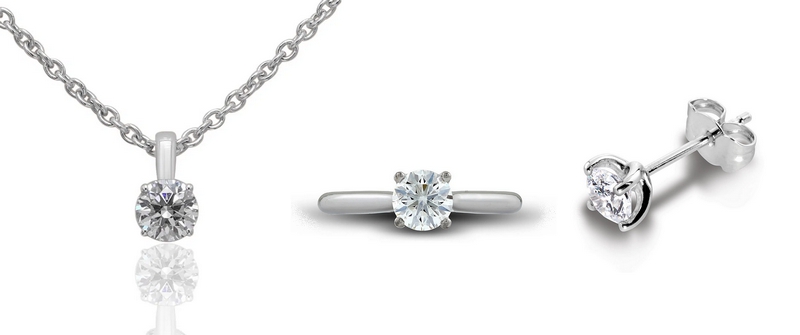 Parure en or blanc et diamant composée d'un pendentif, d'une bague et de boucles d'oreilles aux griffes arrondies