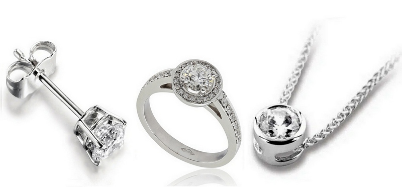 Exemple d'assortiment de bijoux en diamant et platine : boucles d'oreilles, bague et pendentif