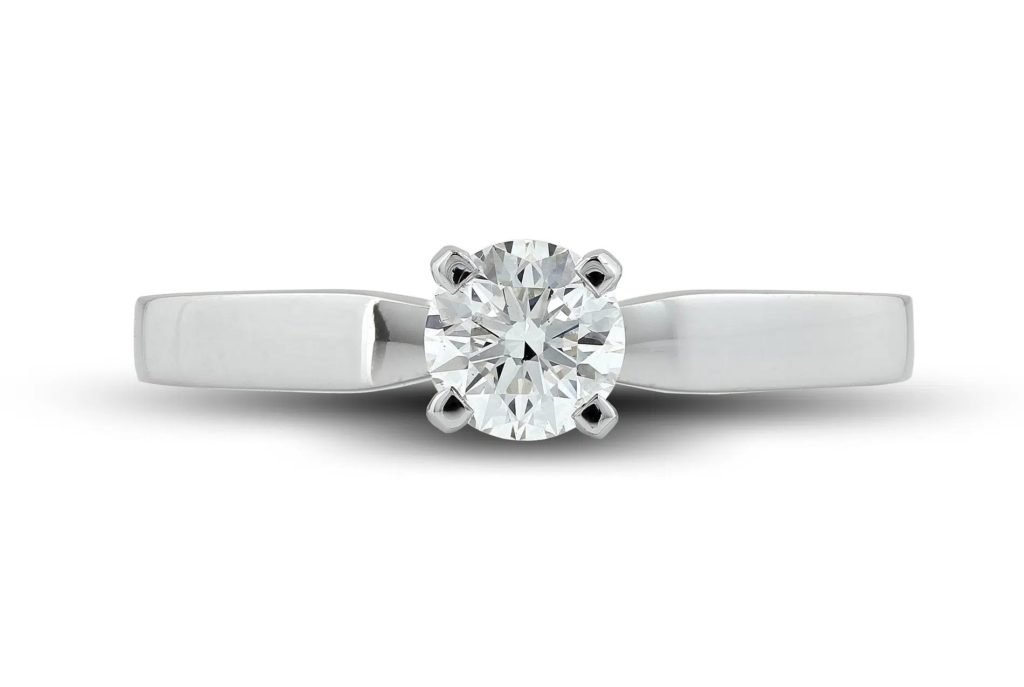 Solitaire diamant Moderne en or blanc 18k, quatre griffes (lien cliquable)